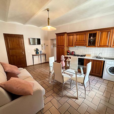 Portica Apartment أسيسي الغرفة الصورة
