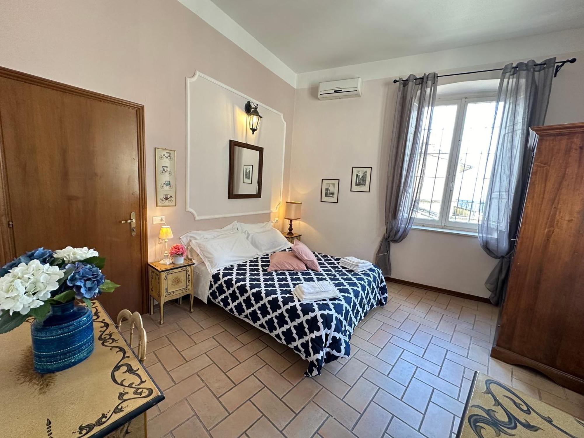 Portica Apartment أسيسي الغرفة الصورة